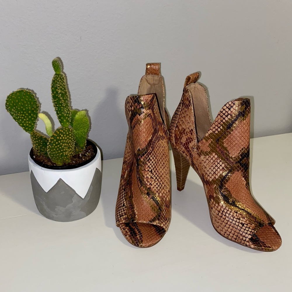 NWOT Vince Camuto Snake Skin Animal Print Boot Open-Toe Heels — Size 5.5